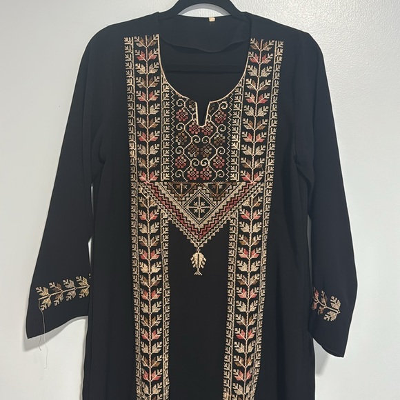 Embroidered Womens Dishdasha - Picture 2 of 8